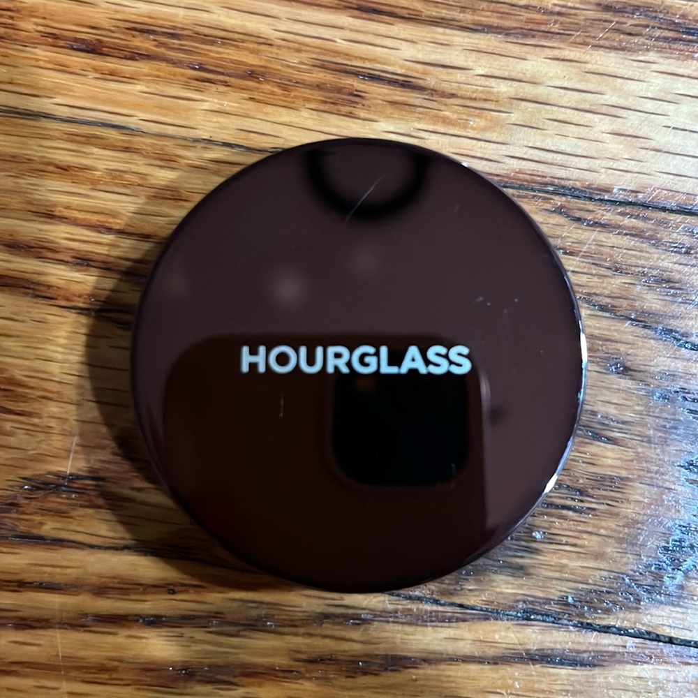 BRAND NEW hourglass setting powder